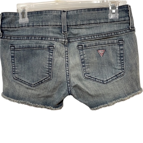 Guess shorts size 28 - Picture 2 of 4